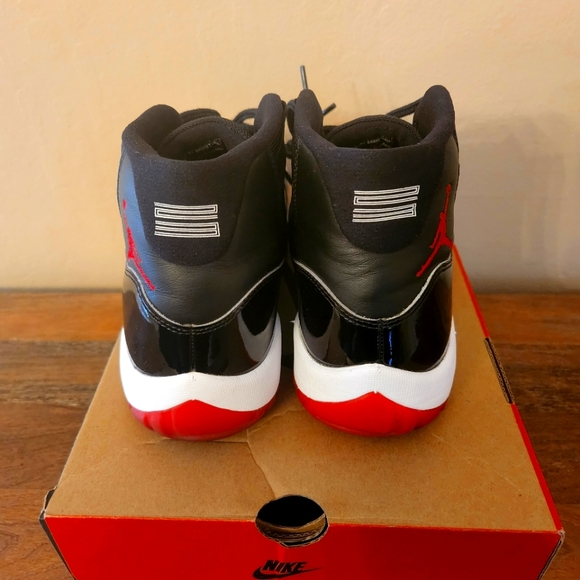 Jordan 11 Retro Playoffs Bred (2019) 378037-061 Size 9.5 - Picture 4 of 15